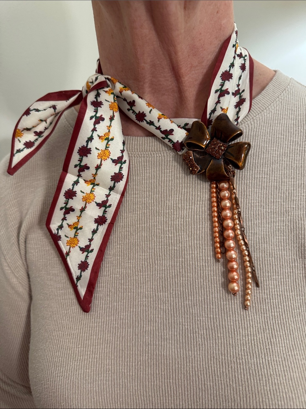 Bag Brooch with Floral Scarf - Picture 5 of 5